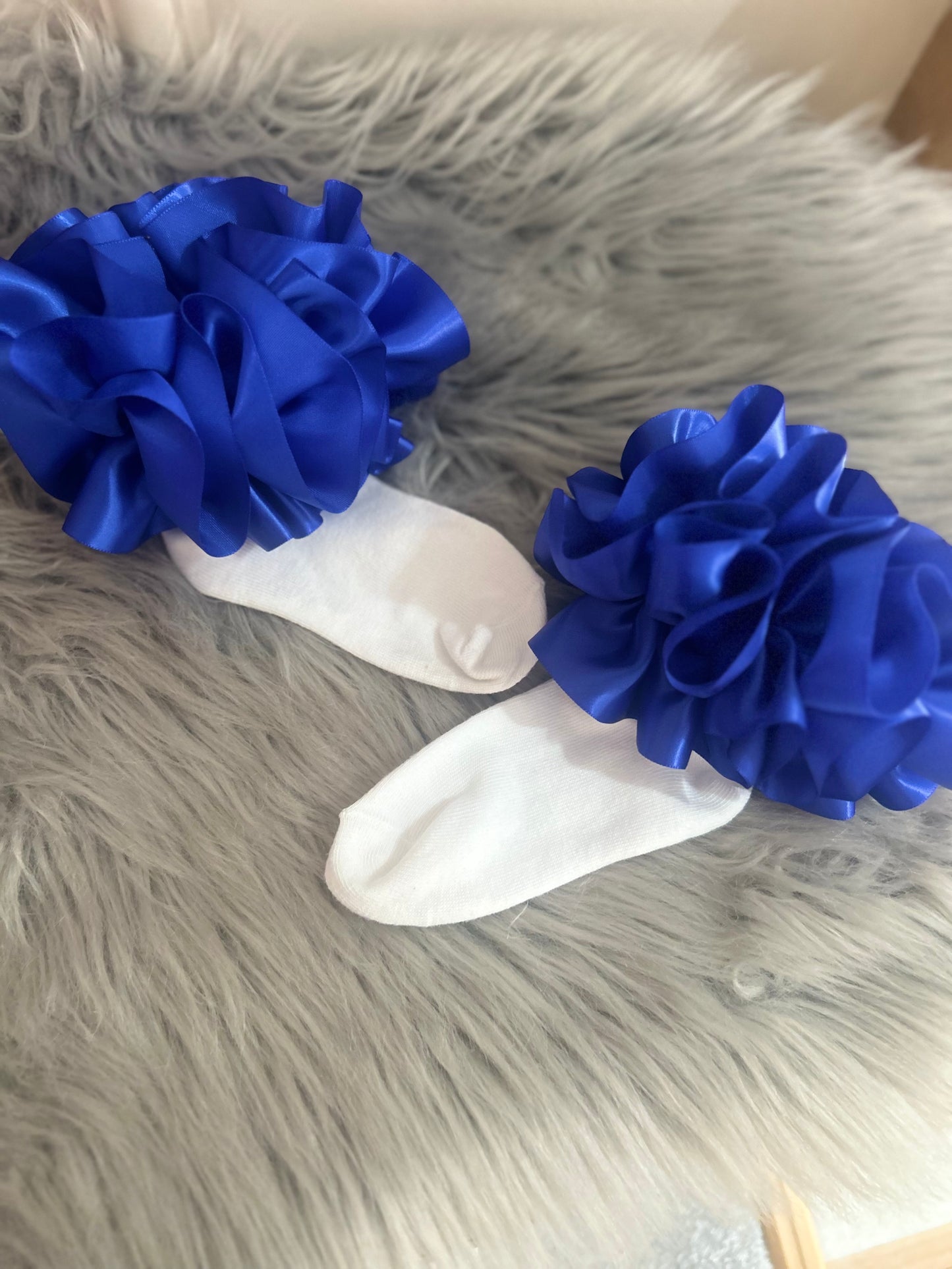 Frilly satin socks