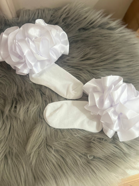 Frilly satin socks