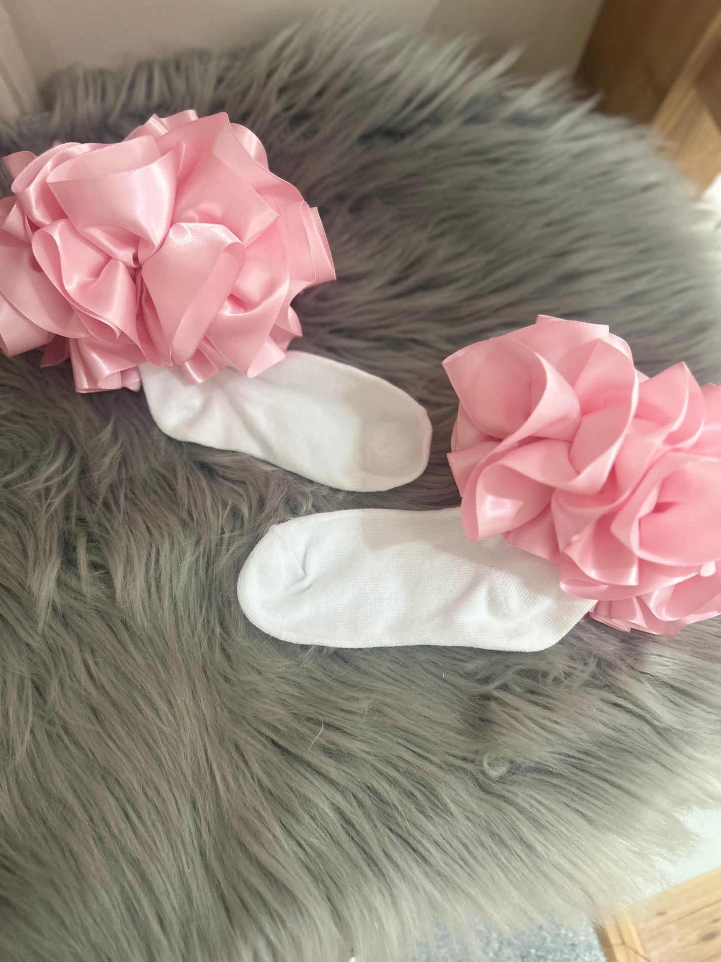 Frilly satin socks