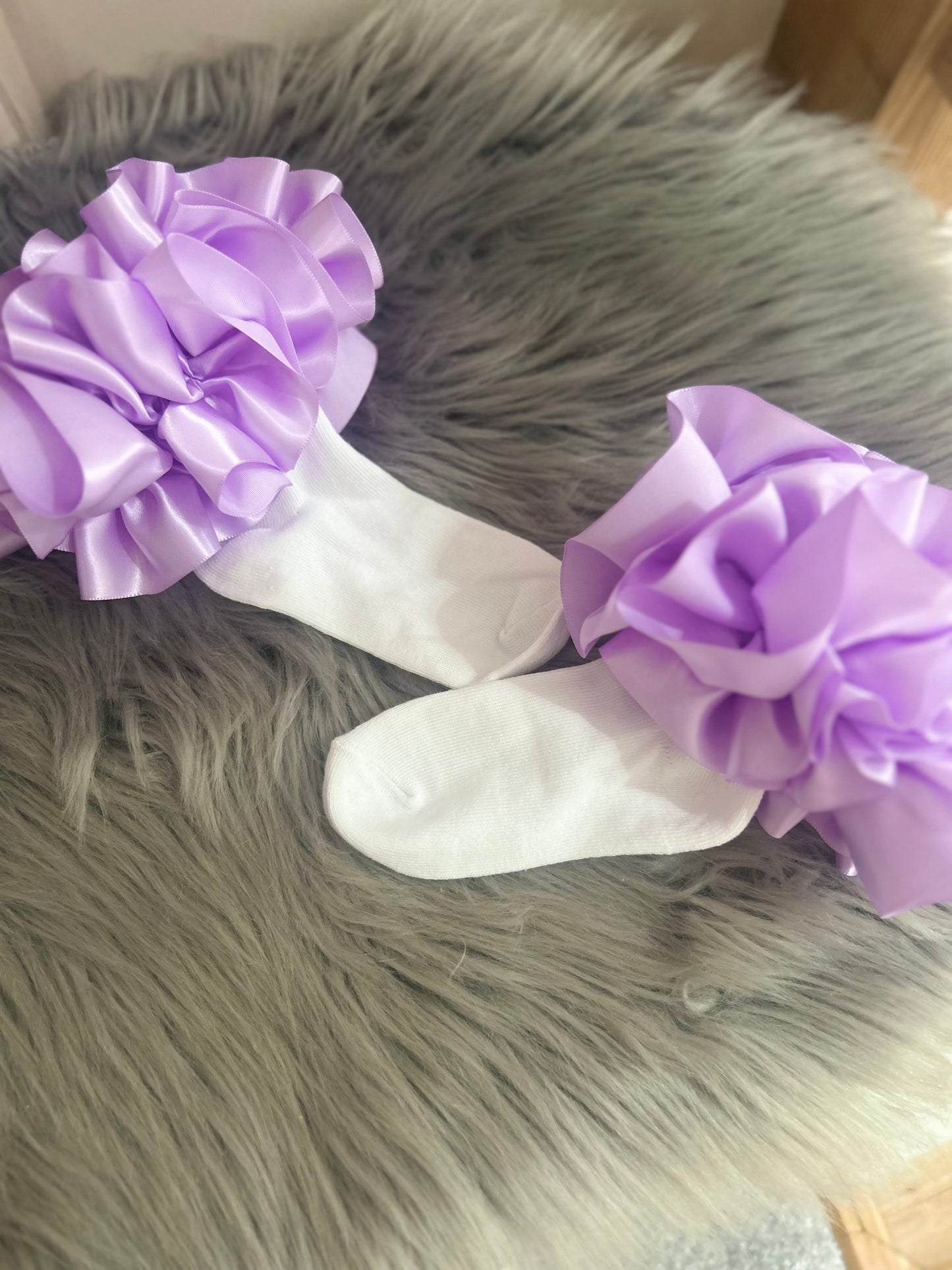 Frilly satin socks