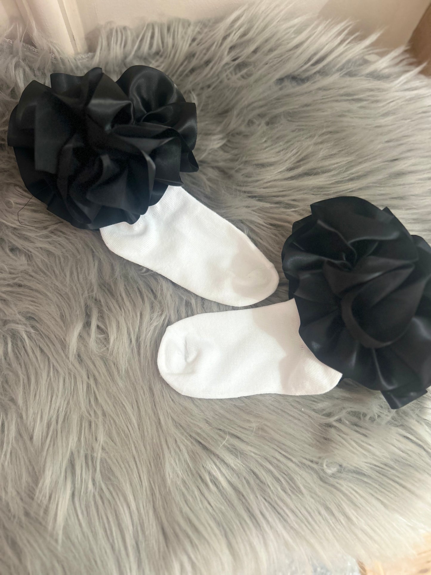 Frilly satin socks